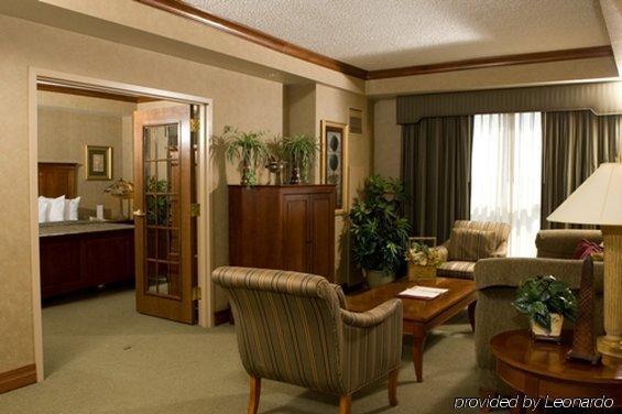 Hotel Topeka At City Center Rum bild