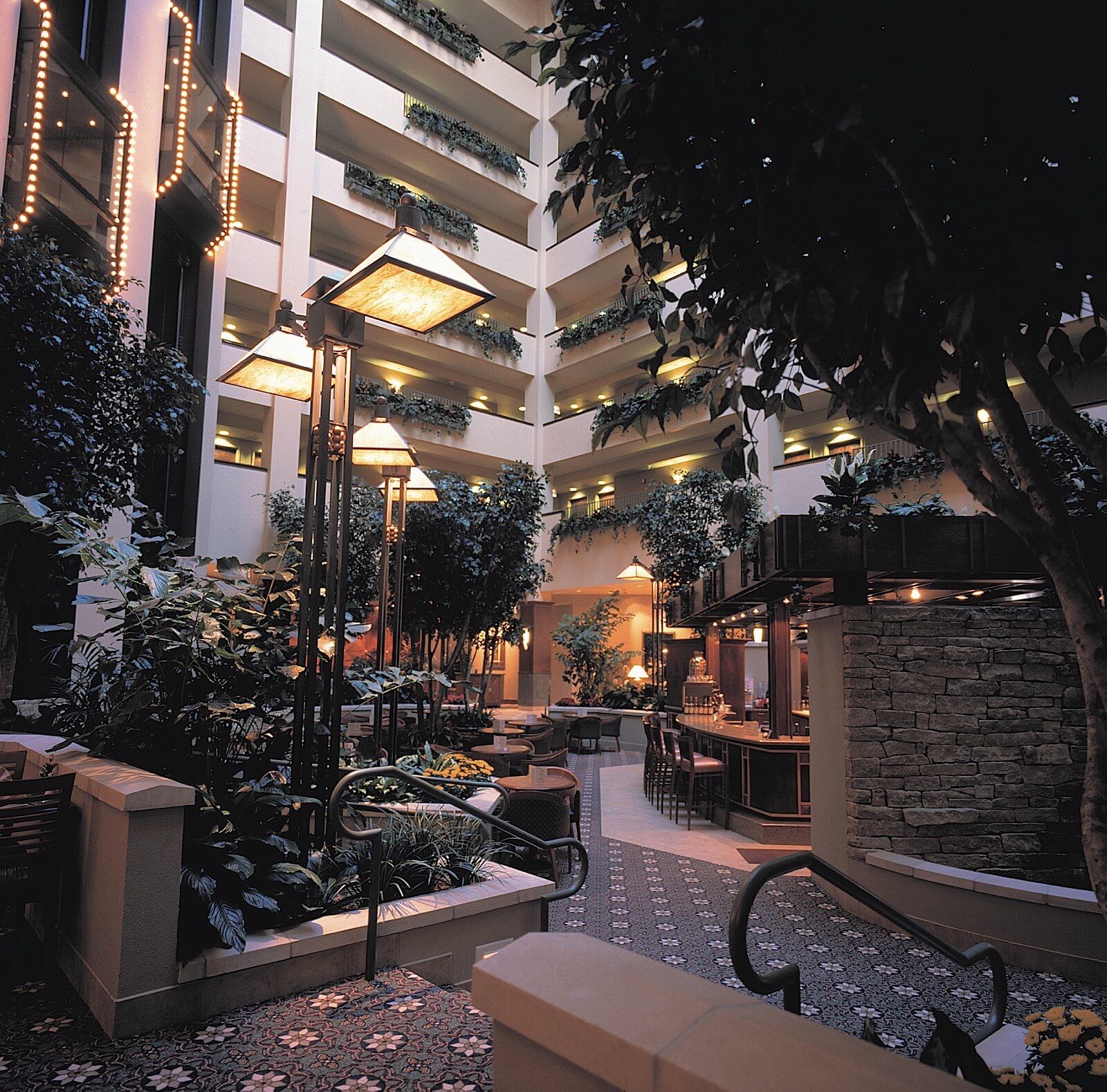Hotel Topeka At City Center Exteriör bild